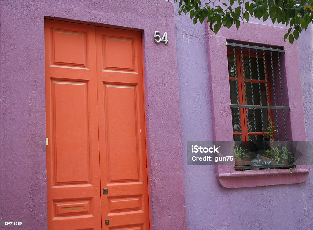 Casa de color - Foto de stock de Aldea libre de derechos