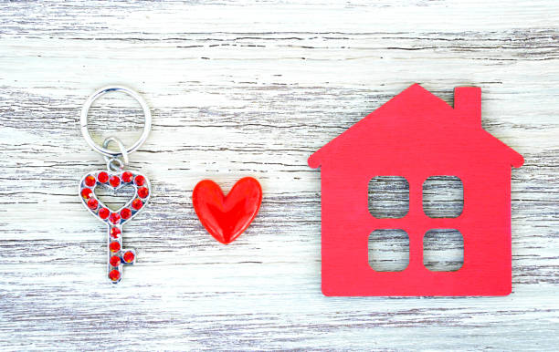 istock Red house shaped keychain with key and a heart 1397163970
