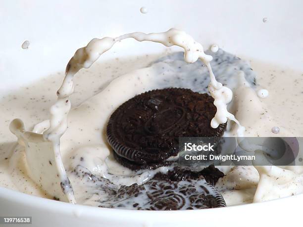 Foto de Cookies E Creme e mais fotos de stock de Açúcar - Açúcar, Bebida, Biscoito