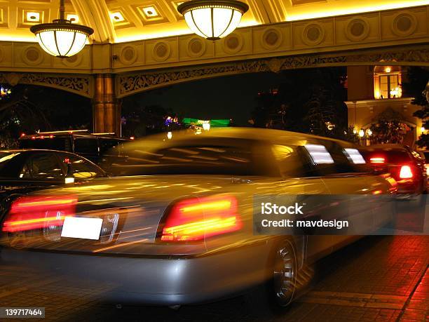 Limusina Facultades Noche Foto de stock y más banco de imágenes de Conducir - Conducir, Las Vegas, Casino