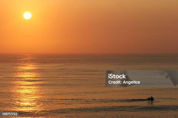 Foto de Pôr Do Sol Sobre O Mar e mais fotos de stock de Céu - Fenômeno natural - Céu - Fenômeno natural, Escorrer, Exterior