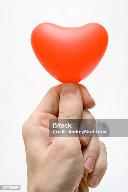 Cuore In Regalo - Fotografie stock e altre immagini di Amore - Amore, Bianco, Composizione verticale