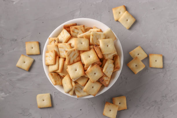 istock Cracker cookies in a white ceramic bowl on a gray background, Top view 1397188696