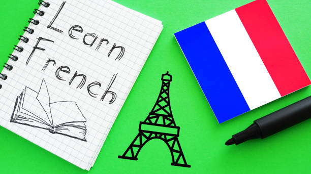 französisch lernen wird mit dem text und der flagge von frankreich gezeigt - french culture dictionary france text stock-fotos und bilder