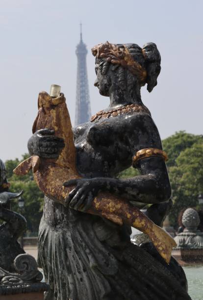 istock The fountain, concorde place 1397205490