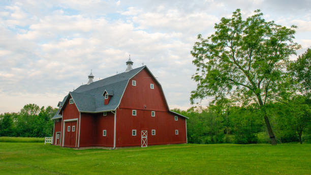 istock Red Barn-at sunrise-Miami County, Indiana 1397239327