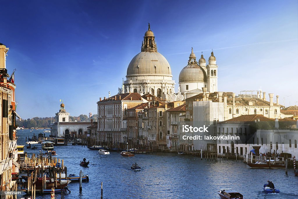 Grand Canal et la basilique Santa Maria della Salute, Venise, Italie - Photo de Architecture libre de droits