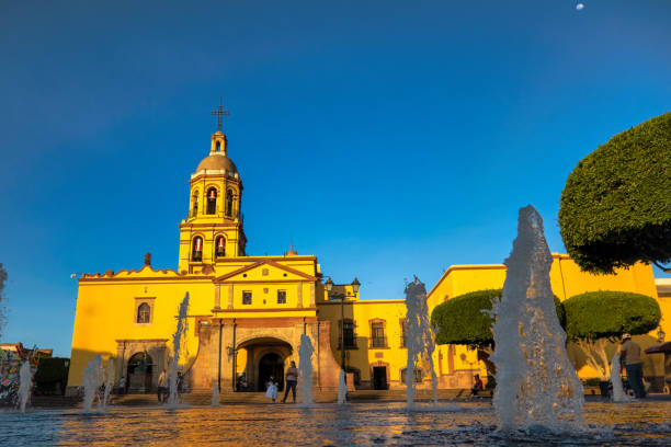 ケレタロ十字架神殿、メキシコ - architecture blue building exterior cathedral ストックフォトと画像