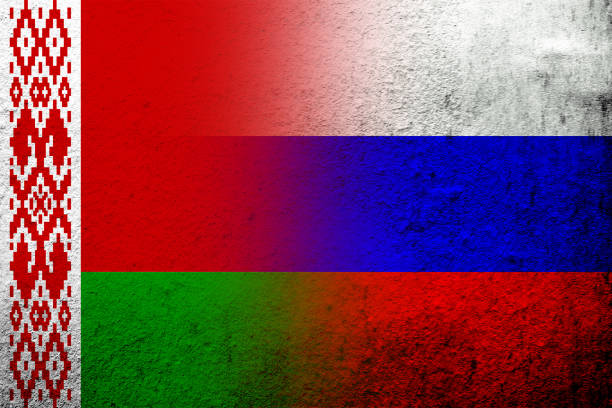 ilustrações, clipart, desenhos animados e ícones de bandeira nacional da federação russa com bandeira nacional da república da bielorrússia. fundo grunge - flag russian flag russia dirty