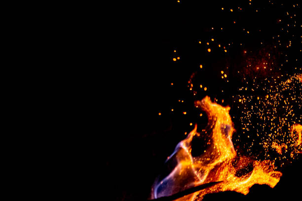 flame on coal burning in kiln for katana, japanse sword smith. - 鍛鐵 個照片及圖片檔