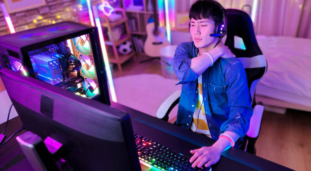 istock esport gamer rub sore shoulder 1397305040