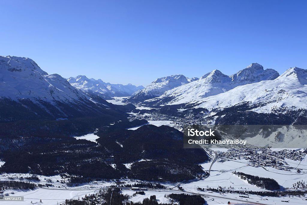 Widok z Mouttas Muragl-Engadin - Zbiór zdjęć royalty-free (Alpy Szwajcarskie)