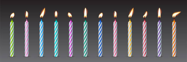 ilustraciones, imágenes clip art, dibujos animados e iconos de stock de 3d velas coloridas realistas para pastel de cumpleaños, velas navideñas con llamas ardientes - vela de cumpleaños