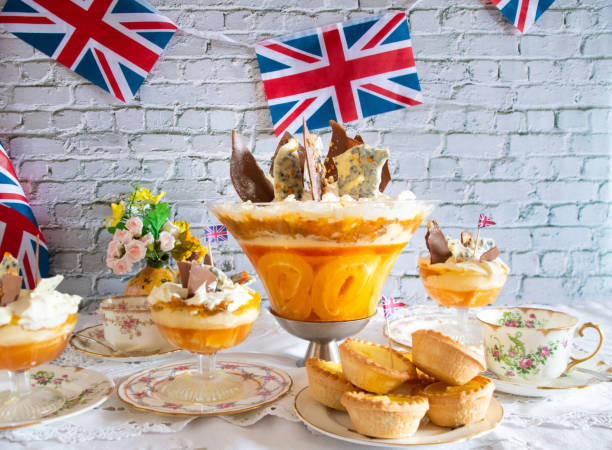 queen elizabeth platinum jubilee pudding jubilee sciocchezza - platinum card foto e immagini stock