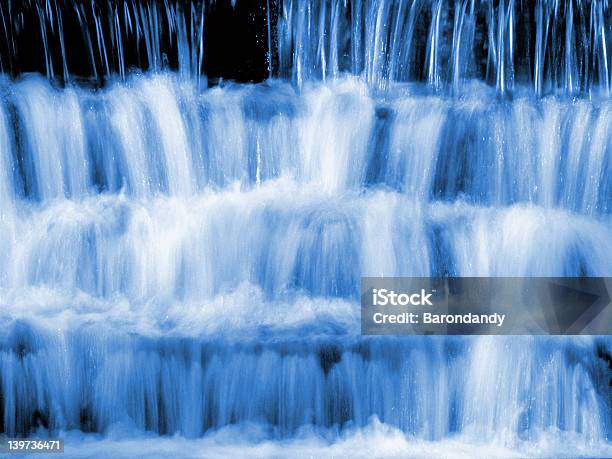 Cascada Foto de stock y más banco de imágenes de Agua - Agua, Aire libre, Azul