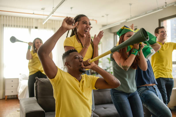 ゴールを祝うブラジルのファン - ブブゼラ ストックフォトと画像