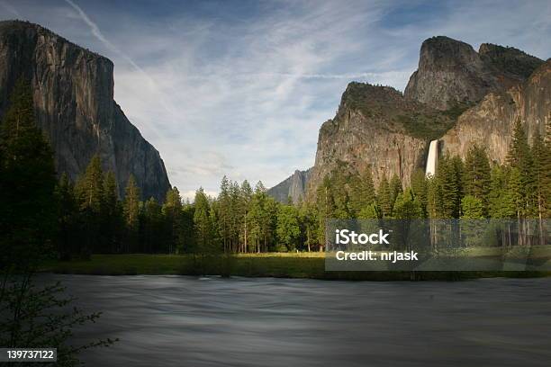 Blick Auf Das Tal In Der Dämmerung Stockfoto und mehr Bilder von Bootskapitän - Bootskapitän, Wasserfall Yosemite Falls, Abenddämmerung