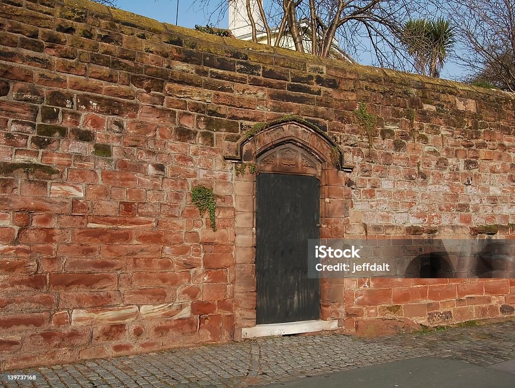 Ridondanti porta In una parete romano - Foto stock royalty-free di Abbandonato