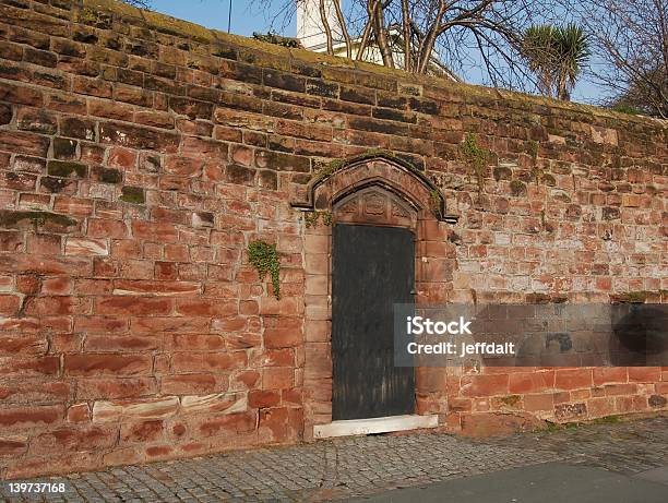 Foto de Redundante Porta Romana Em Uma Parede e mais fotos de stock de Abandonado - Abandonado, Arco - Característica arquitetônica, Arenito