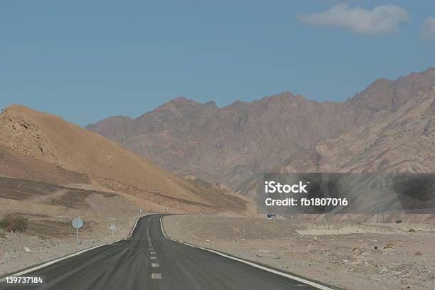 シナイ砂漠道 - からっぽのストックフォトや画像を多数ご用意 - からっぽ, シナイ山, バス