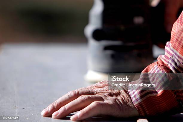 Mano Herramienta Eléctrica Foto de stock y más banco de imágenes de Acabar - Acabar, Adulto, Ampliación de casa