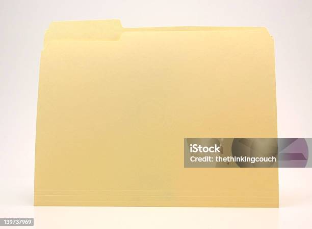 Apenas Uma Pasta - Fotografias de stock e mais imagens de Amarelo - Amarelo, Branco, Dispersa