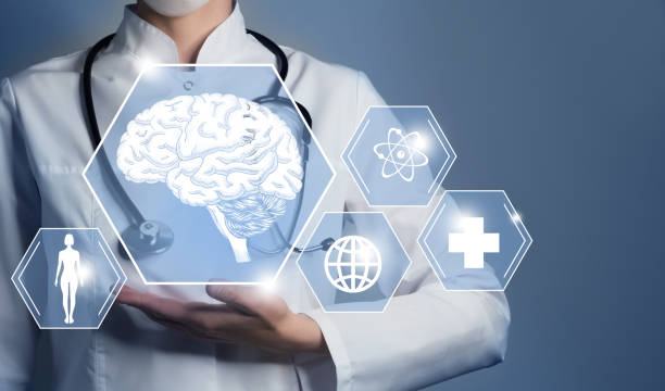nierozpoznawalna lekarka trzymająca w rękach graficzny wirtualny model wizualizacji narządu mózgu. wiele ikon medycznych w tle. - neurotransmission zdjęcia i obrazy z banku zdjęć