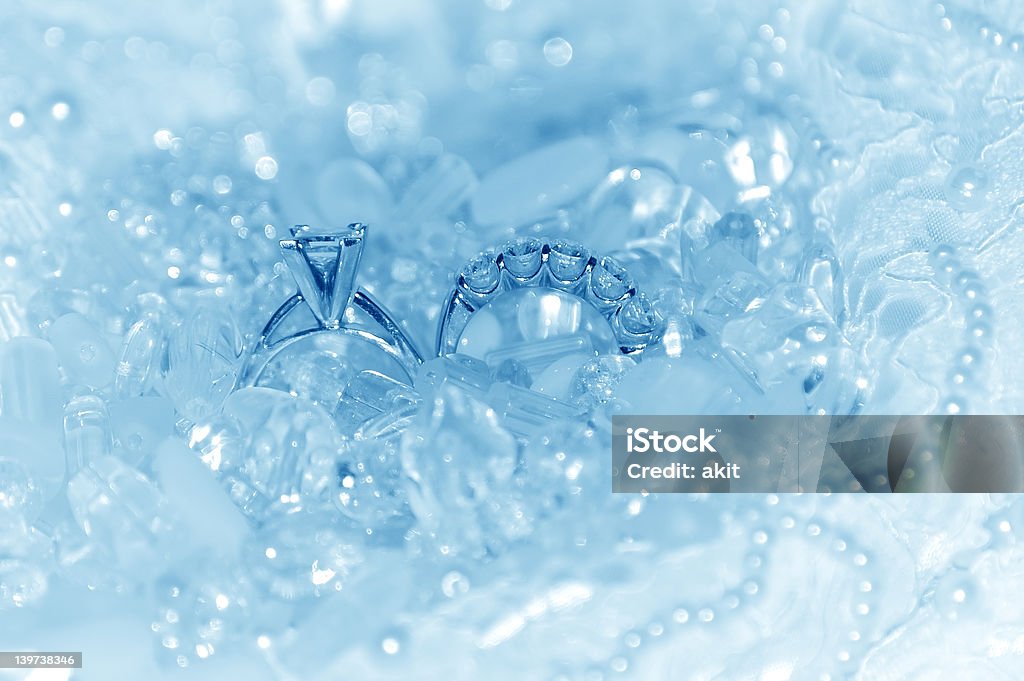 Anillos de boda-Ice serie hielo sobre azul - Foto de stock de Abstracto libre de derechos