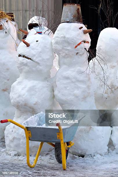 Bonecos De Neve - Fotografias de stock e mais imagens de Esquisito - Esquisito, Neve, Amor