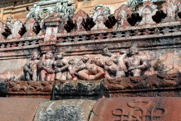 hampi의 사원에있는 kama sutra 벽화. 인도. - kama sutra temple 뉴스 사진 이미지