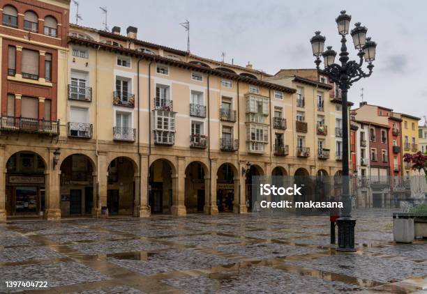 Blick Auf Den Historischen Marktplatz In Der Altstadt Von Logroño Stockfoto und mehr Bilder von Bauwerk