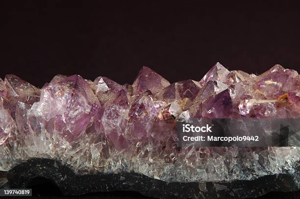 Amethyst Quarz Stockfoto und mehr Bilder von Amethyst - Amethyst, Bergbau, Bildhintergrund