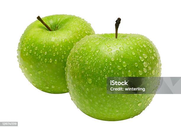 Two Apples С Пути — стоковые фотографии и другие картинки Зелёный цвет - Зелёный цвет, Вегетарианское питание, Влажный