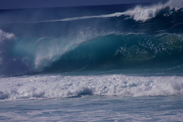 Enorme onda II - foto de acervo