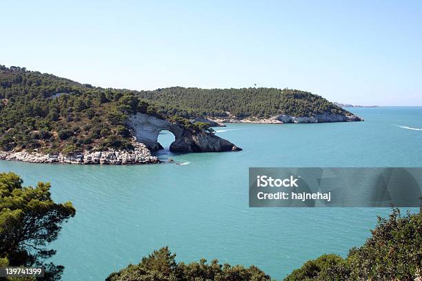 La Costa Italiano Foto de stock y más banco de imágenes de Agujero - Agujero, Aire libre, Azul