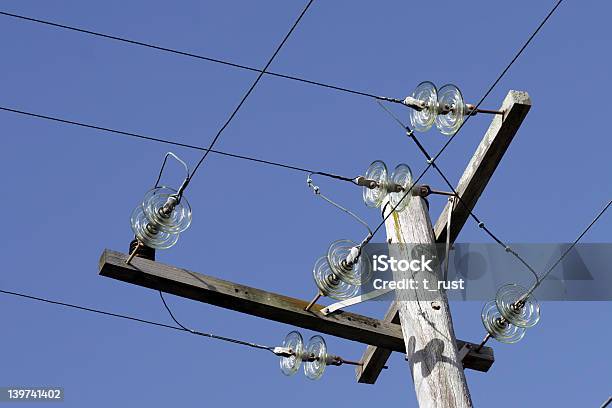 Telefon Wieża - zdjęcia stockowe i więcej obrazów Bezchmurne niebo - Bezchmurne niebo, Drewno - Tworzywo, Drut