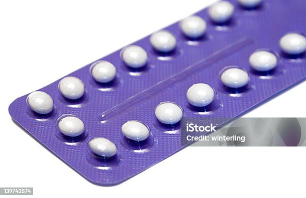 Foto de Pílulas Controle De Nascimento e mais fotos de stock de Cartela de comprimidos - Cartela de comprimidos, Ciclo, Comprimido