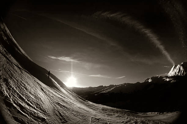 alpine atardecer de cuadratura - apres ski davos abstract sunset fotografías e imágenes de stock