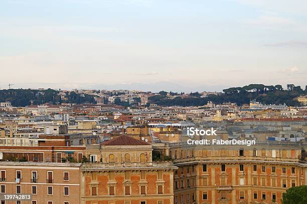 Foto de Cidade De Roma e mais fotos de stock de Antena - Equipamento de telecomunicações - Antena - Equipamento de telecomunicações, Antena parabólica, Capitais internacionais