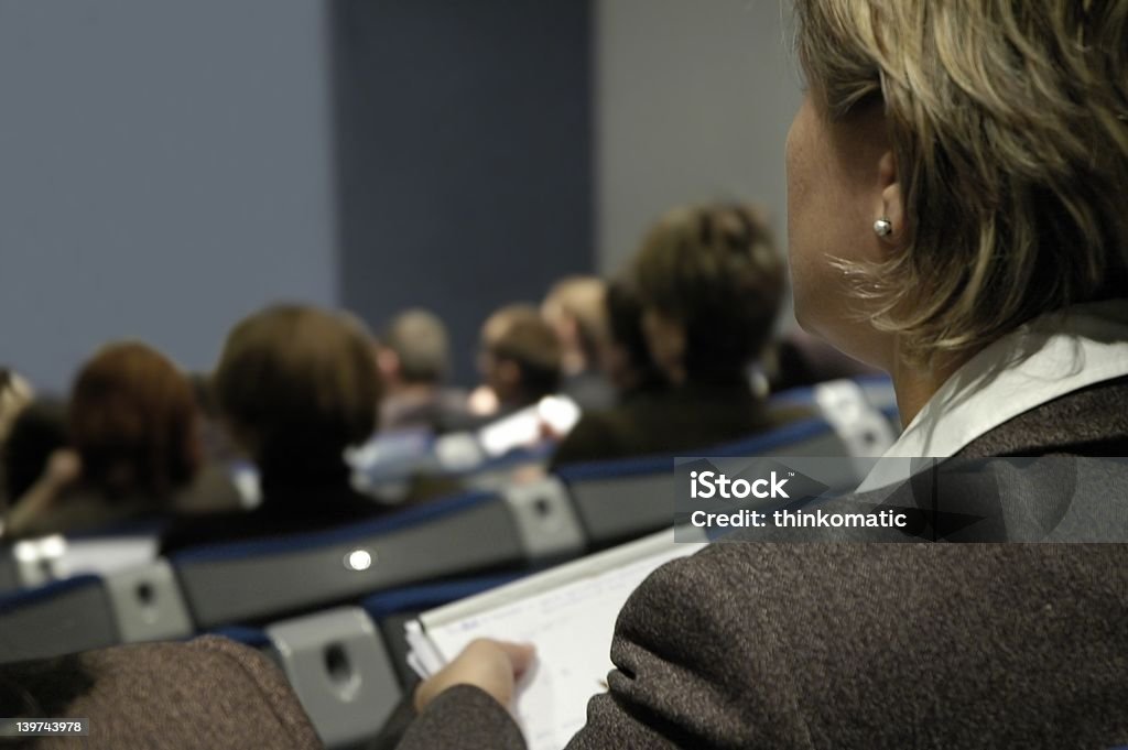 Mulher durante conferências - Foto de stock de Adulto royalty-free