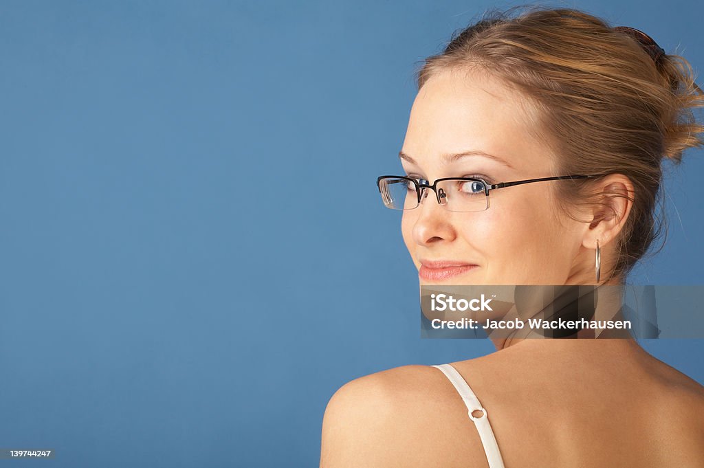 Bonita mulher olhar sobre o ombro - Royalty-free 20-24 Anos Foto de stock