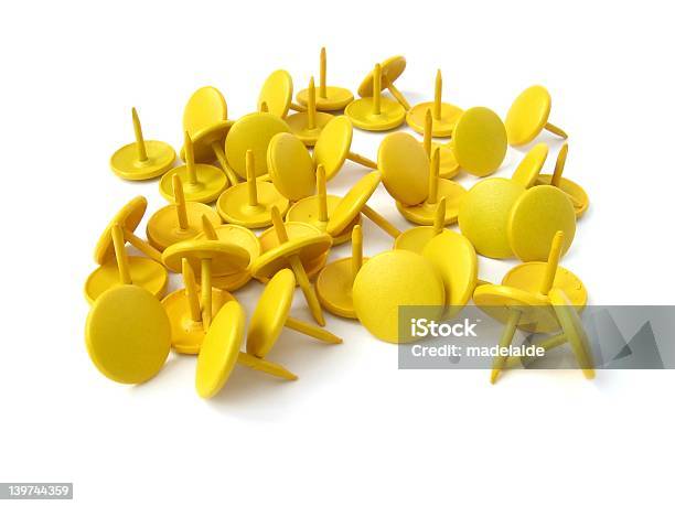 노란색 Thumbtacks 0명에 대한 스톡 사진 및 기타 이미지 - 0명, 기업 비즈니스, 노랑