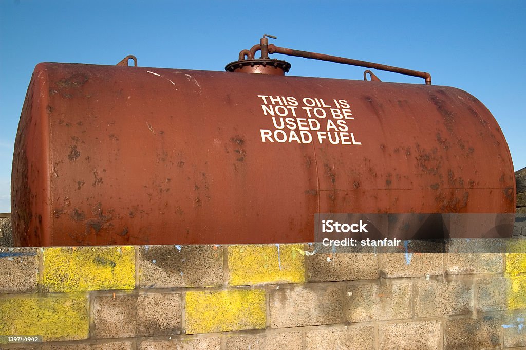 Tanque de combustible y aceite - Foto de stock de Inflamable libre de derechos