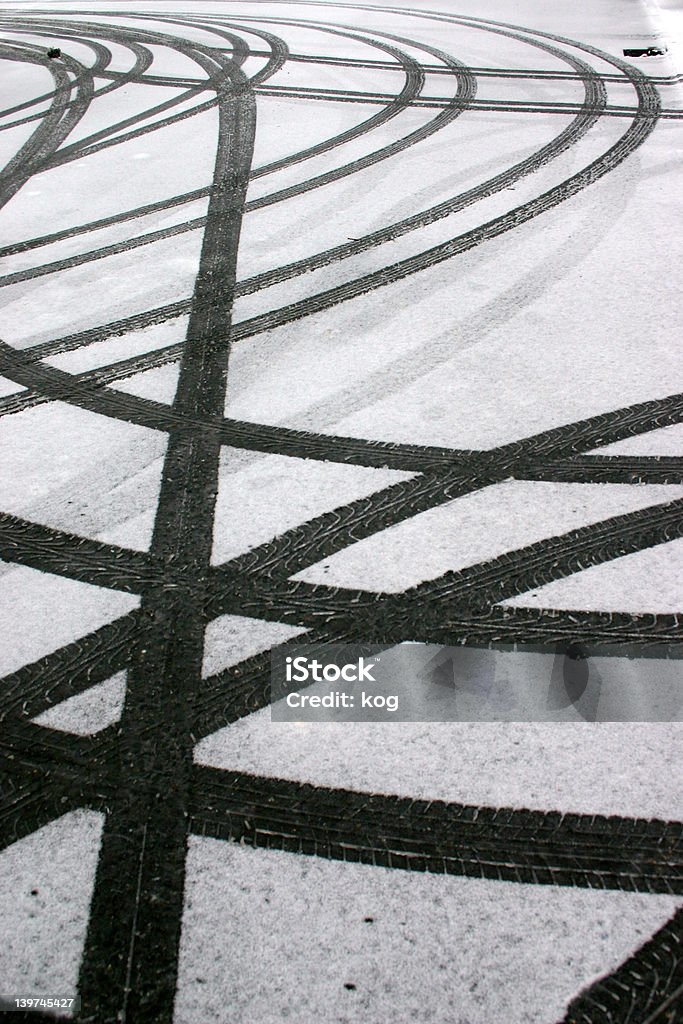 Tire las pistas de nieve - Foto de stock de Aire libre libre de derechos