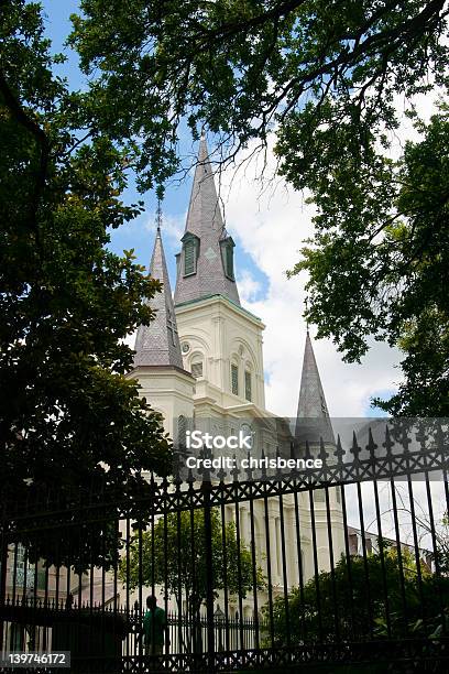 St Louis Cathedral - Fotografie stock e altre immagini di Cattedrale di San Luigi - New Orleans - Cattedrale di San Luigi - New Orleans, Chiesa, Composizione verticale