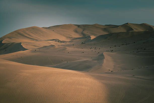 dune di sabbia di dunhuang, gansu, cina. ora del tramonto - arid climate asia color image day foto e immagini stock