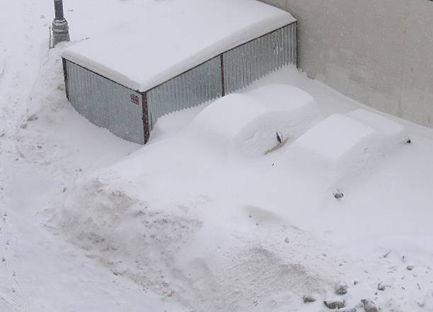 istock Cars under snow 139746670