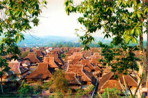 In the 1990s,traditional Dai Tribe village and house in Xishuangbanna The main building materials of these traditional houses are wood and bamboo, so they are also called Bamboo Tower. Unfortunately, now of after more than 20 years, people's living standards have improved, but such traditional villages have disappeared, replaced by reinforced concrete Western-style villas.Film photo in 1997,Xishuangbanna,Southern Yunnan xishuangbanna stock pictures, royalty-free photos & images