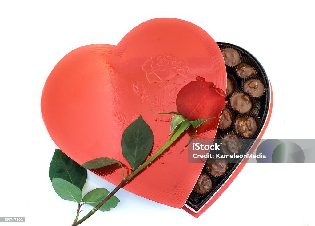 Scatola a forma di cuore con una rosa - Foto stock royalty-free di Amore