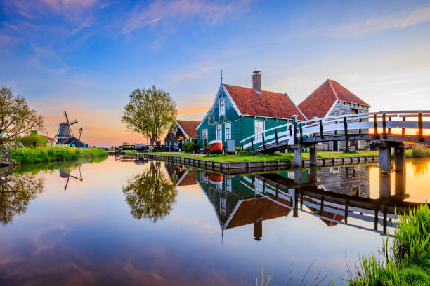 заансе шанс, нидерланды. - amsterdam canal netherlands dutch culture стоковые фото и изображения